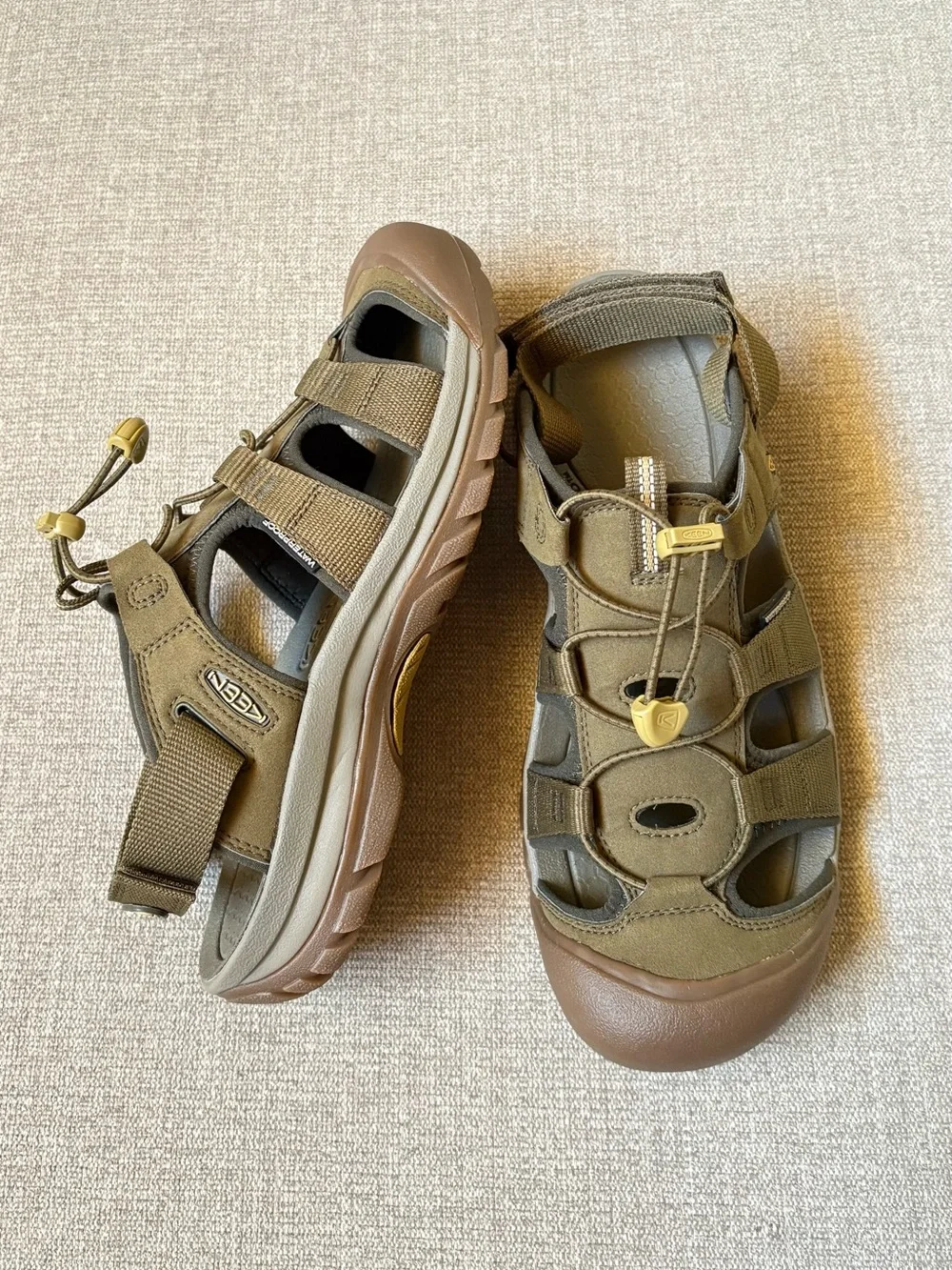 Keen Men’s lightweight outdoor athletic sandal.  New without tags
